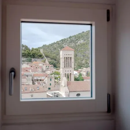 Dida Hvar Χβαρ